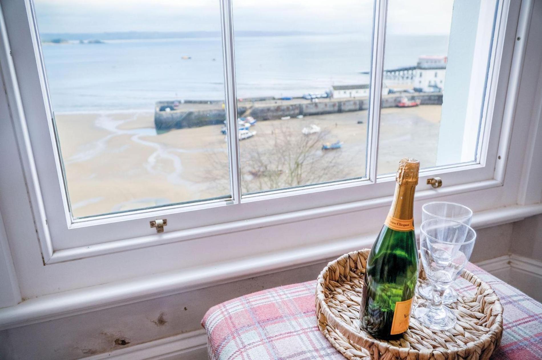 Belle Vue Court - 2 Bedroom - * Tenby