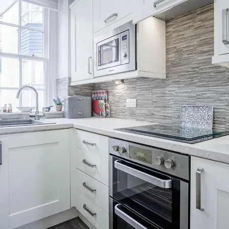 Belle Vue Court - 2 Bedroom Apartment - Tenby Exterior photo