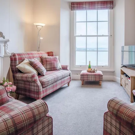 Belle Vue Court - 2 Bedroom Apartment - Tenby Exterior photo