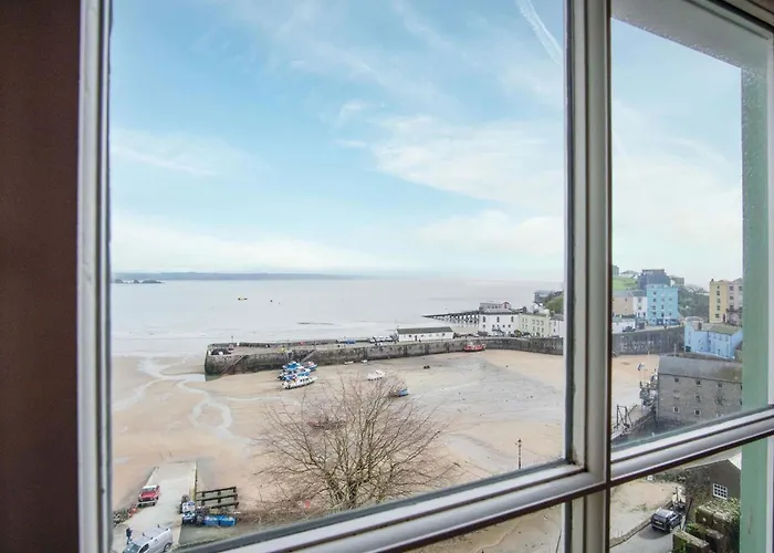 Belle Vue Court - 2 Bedroom Apartment - Tenby
