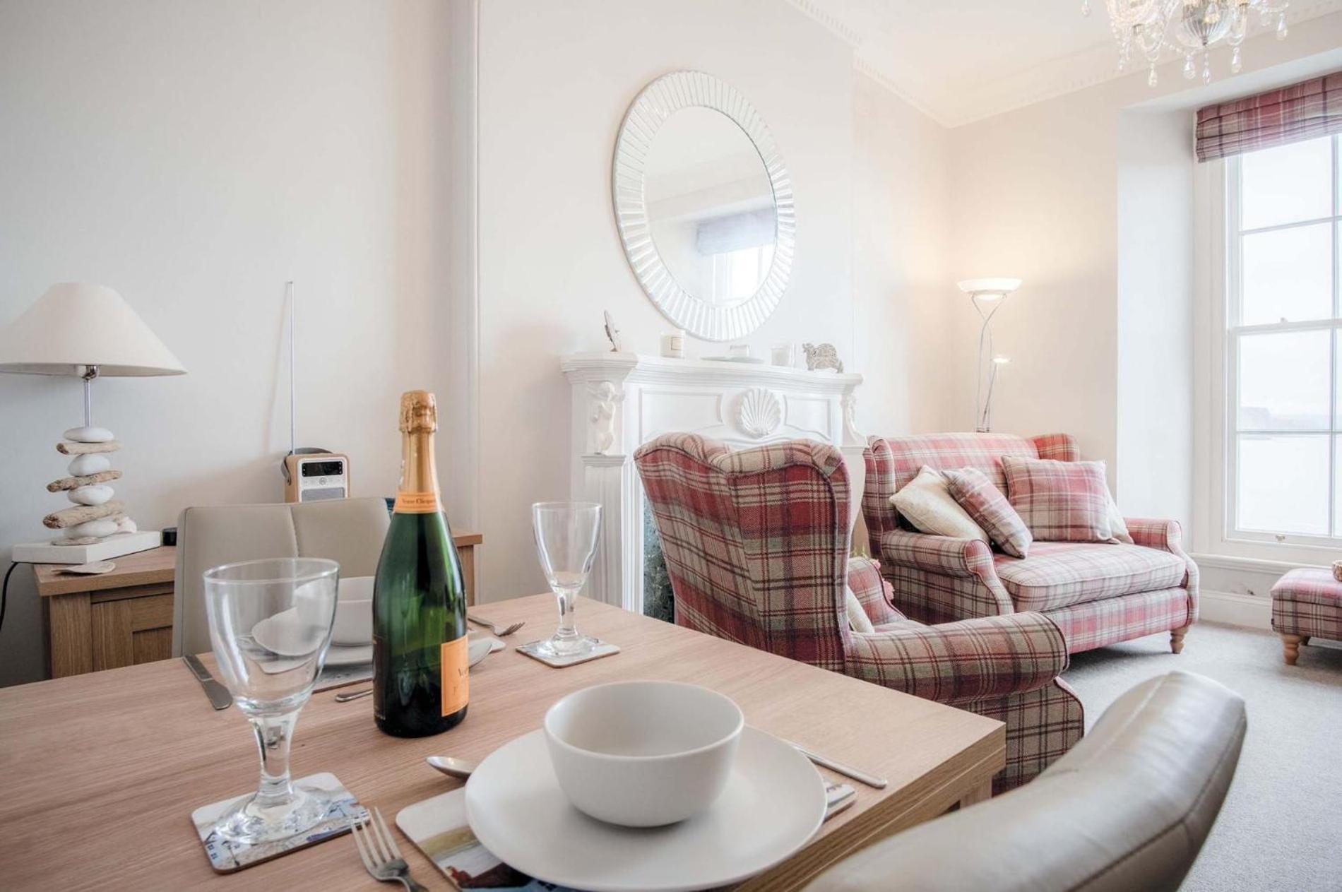 Belle Vue Court - 2 Bedroom - * Tenby